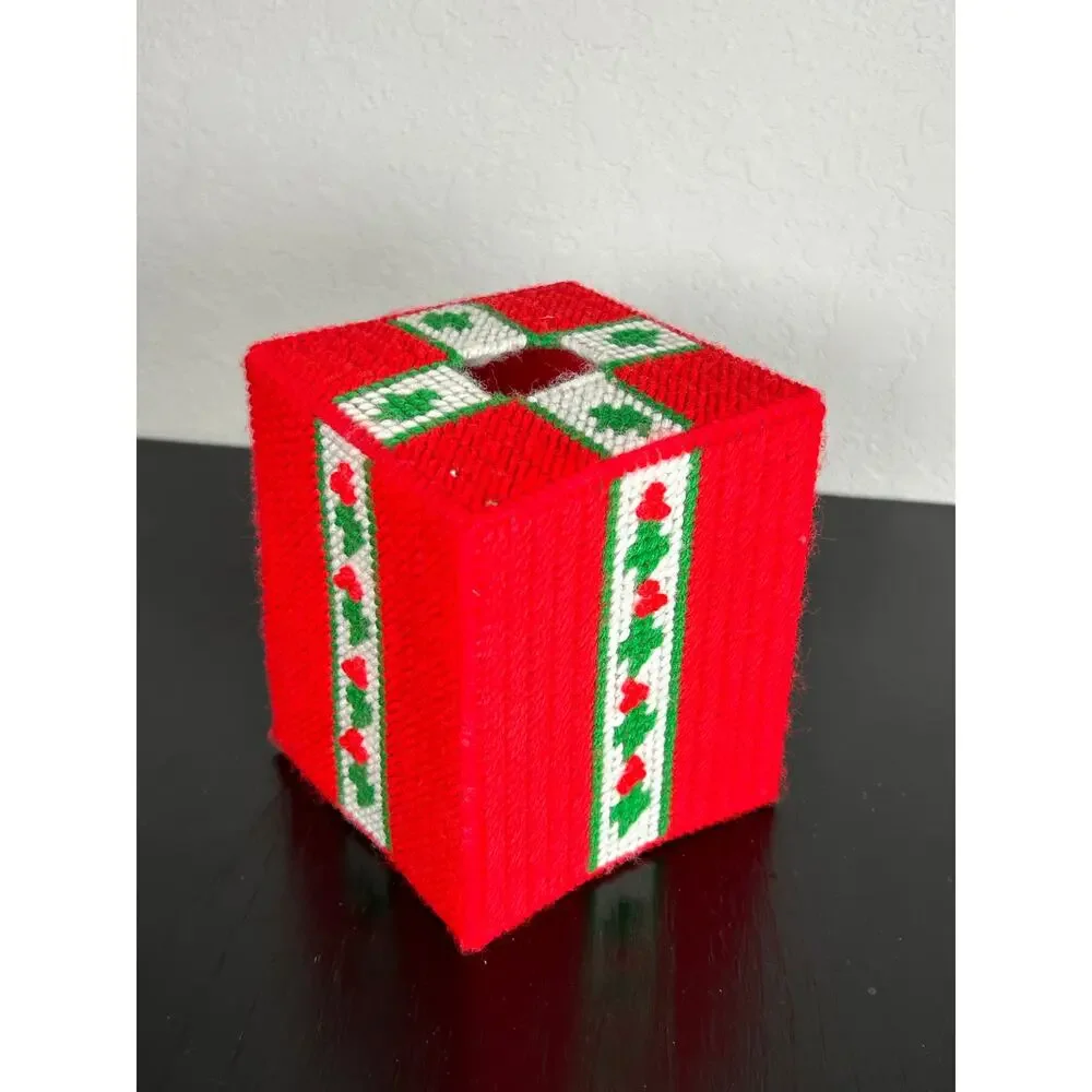 Vtg- Plastic plastic yarn canvas tissue box cover- Christmas holly- red green